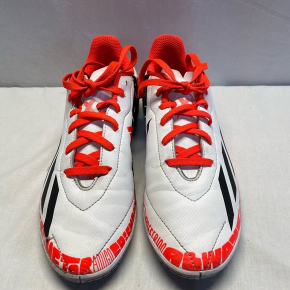 Children’s Adidas soccer shoes. Size 4.5. NOT cleats. EUC - Picture 2 of 6